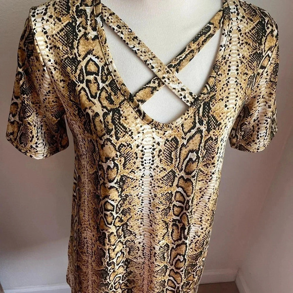 Now n forever women tunic top snakeskin size medium new stretchy western boho - Picture 2 of 5